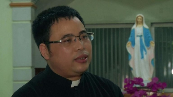 Essex lorry deaths: Maurice Robinson charged with 39 counts of manslaughter
Essex lorry deaths: Maurice Robinson charged with 39 counts of manslaughter